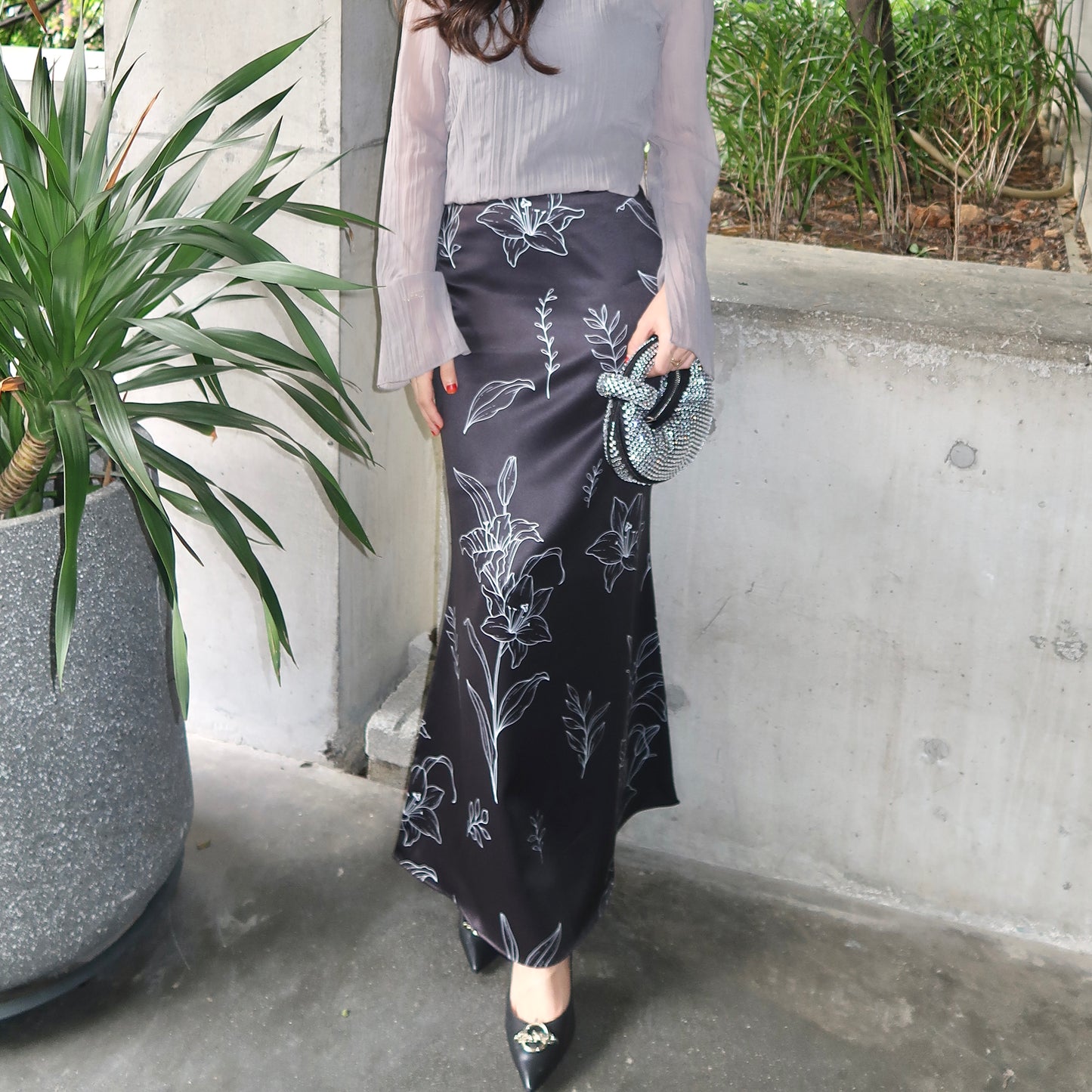Lilly Bloom Maxi Skirt in Noir