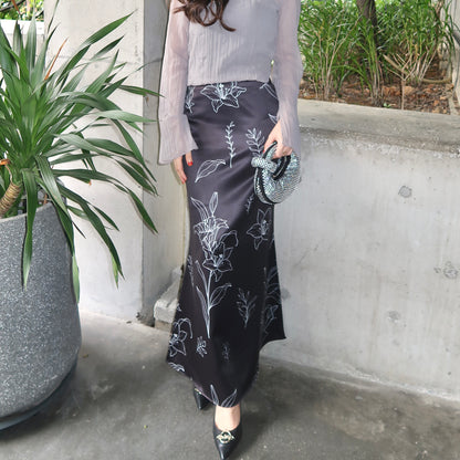 Lilly Bloom Maxi Skirt in Noir