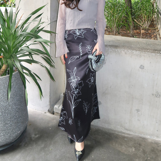 Lilly Bloom Maxi Skirt in Noir