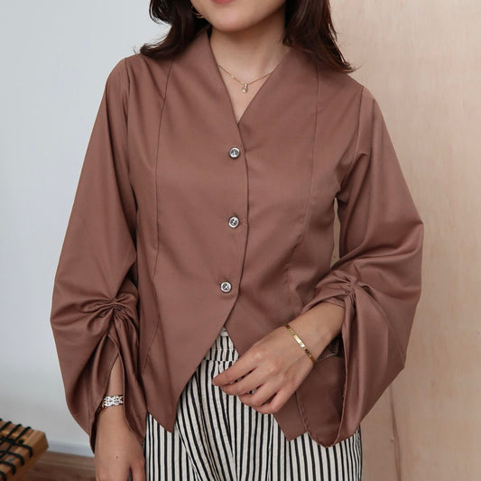 Vee Top in Walnut